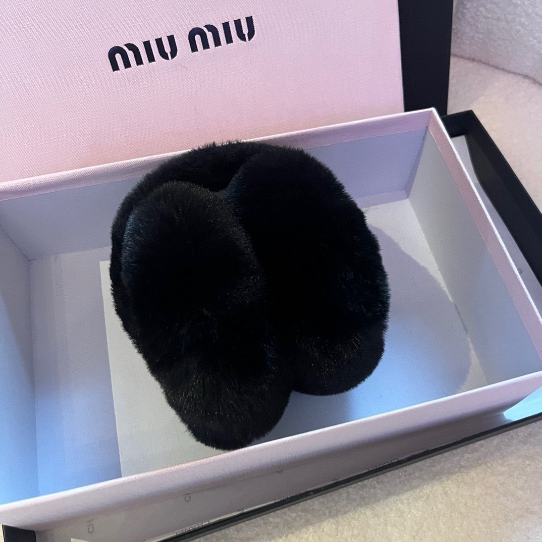 miumiu缪缪秋冬新款护耳兔毛耳罩三色可折叠