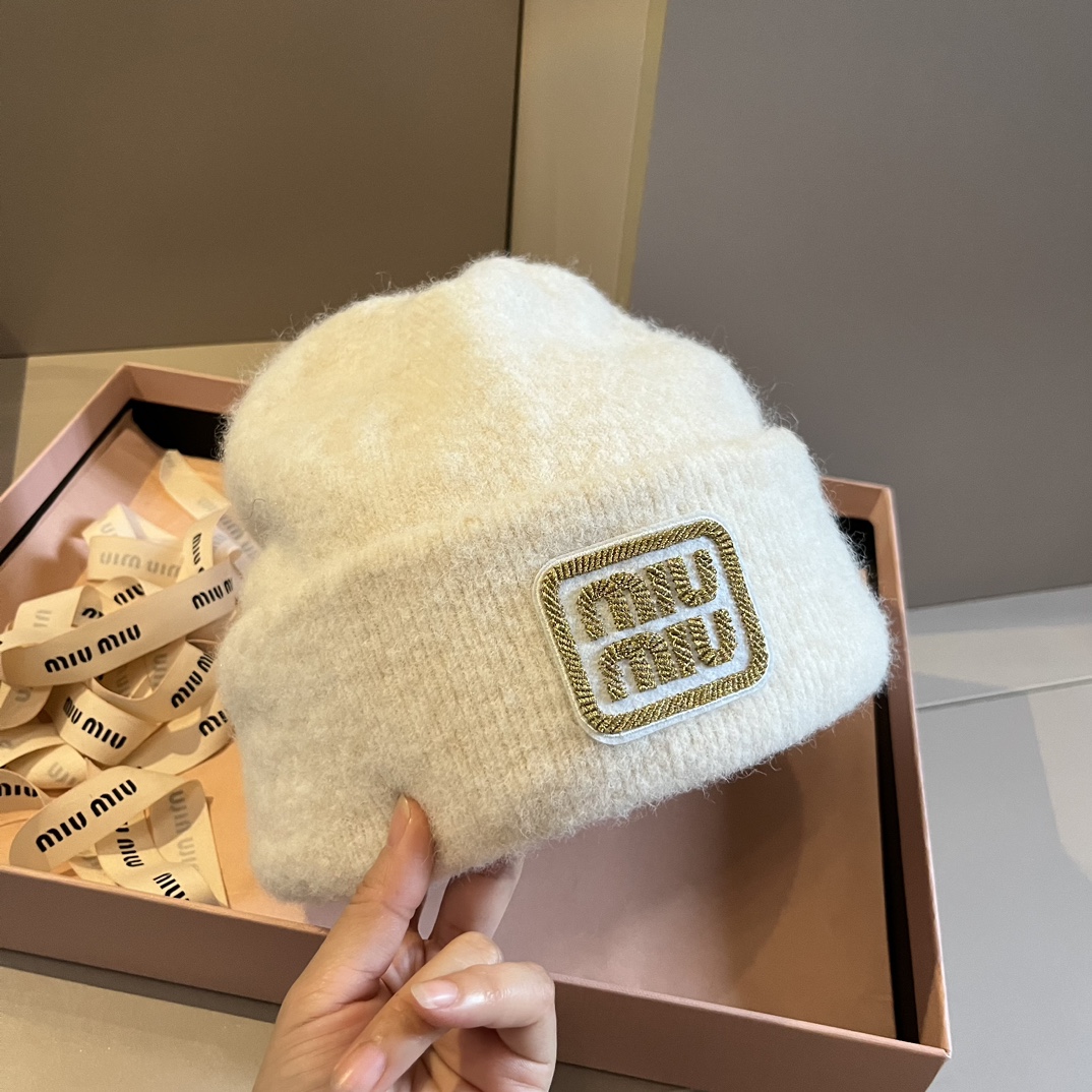 NO:215602,Miumiu cashmere hat, knitted cold hat, lightweight soft and comfortable hat, fisherman hat baseball hat knit hat, hat, miumiu, espadrilles, hats19860909miumiu缪缪羊绒帽,针织冷帽,轻盈柔软舒适帽子渔夫帽棒球帽针织帽,帽子,miumiu,espadrilles,hats,hat