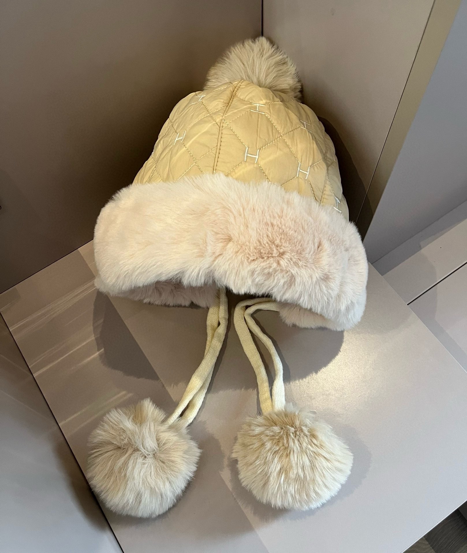 NO:215558,Hermes ear protection hat, diamond air cotton ear protection hat, fisherman hat baseball hat knit hat, hat, hermes, espadrilles, hats19860909爱马仕护耳帽,菱格空气棉护耳帽帽子渔夫帽棒球帽针织帽,帽子,hermes,espadrilles,hats,hat