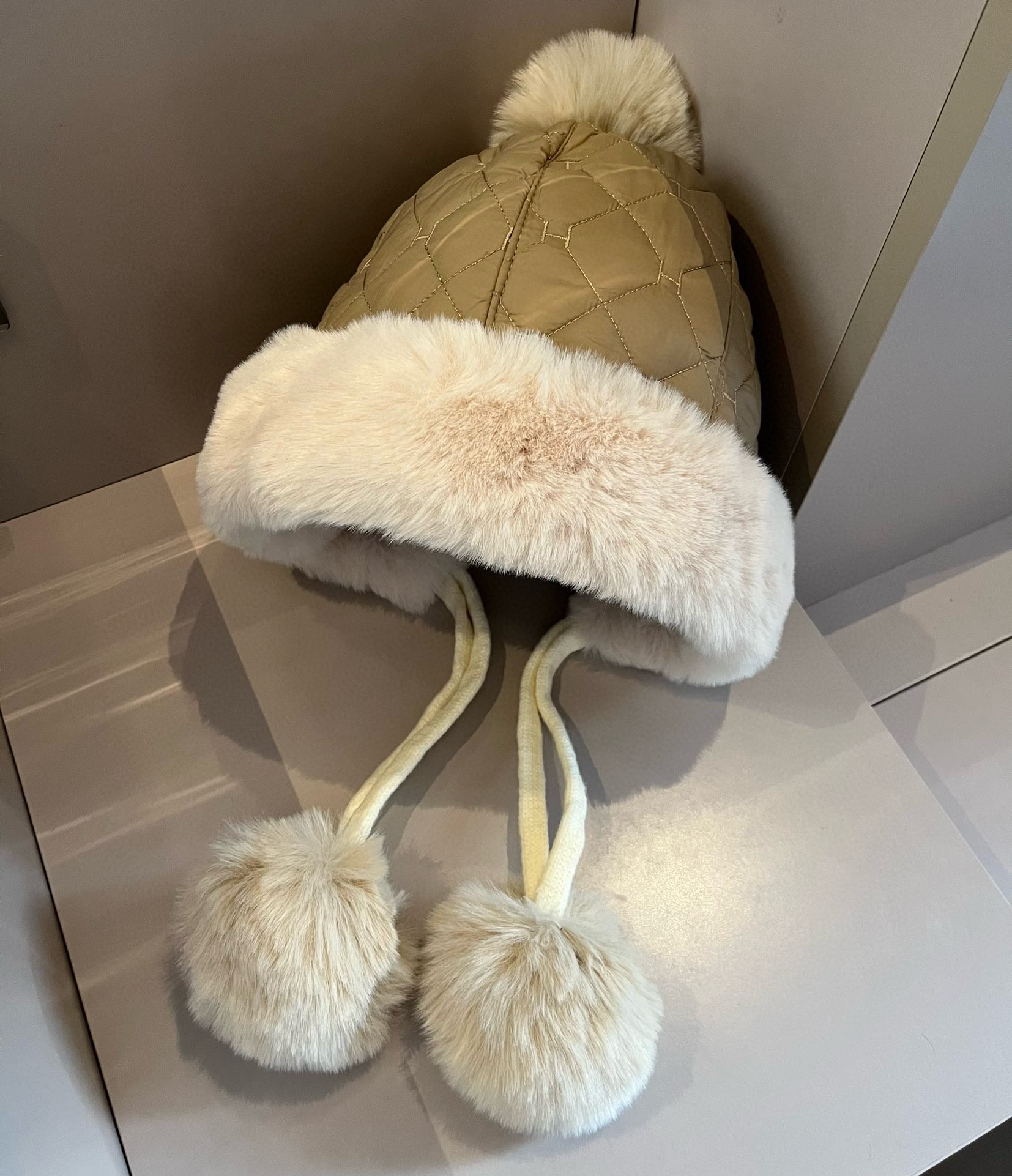 NO:216147,Hermes ear protection hat, diamond air cotton ear protection hat, fisherman hat baseball hat knit hat, hat, hermes, espadrilles, hats19860909爱马仕护耳帽,菱格空气棉护耳帽帽子渔夫帽棒球帽针织帽,帽子,hermes,espadrilles,hats,hat