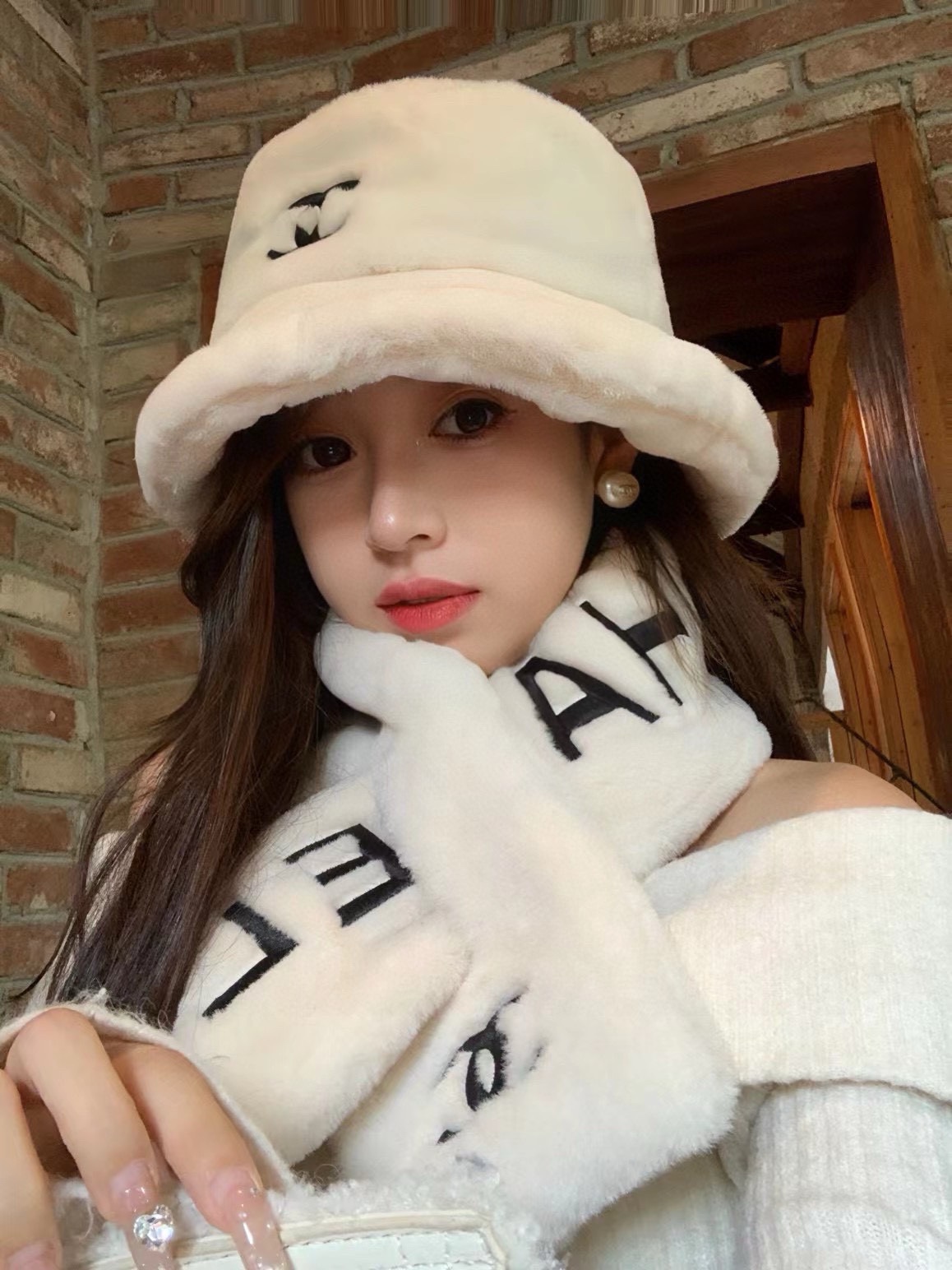 NO:216081,65. Scarf 65 Hat 65 Chanel Chanel hat fur collar scarf, simple custom hat fisherman hat baseball hat knit hat, hat, chanel, chanel, espadrilles, hats1986090965.围巾65 帽子65 Chanel香奈儿帽子毛领围脖,简约定制款帽子渔夫帽棒球帽针织帽,帽子,chanel,chanel,espadrilles,hats,hat