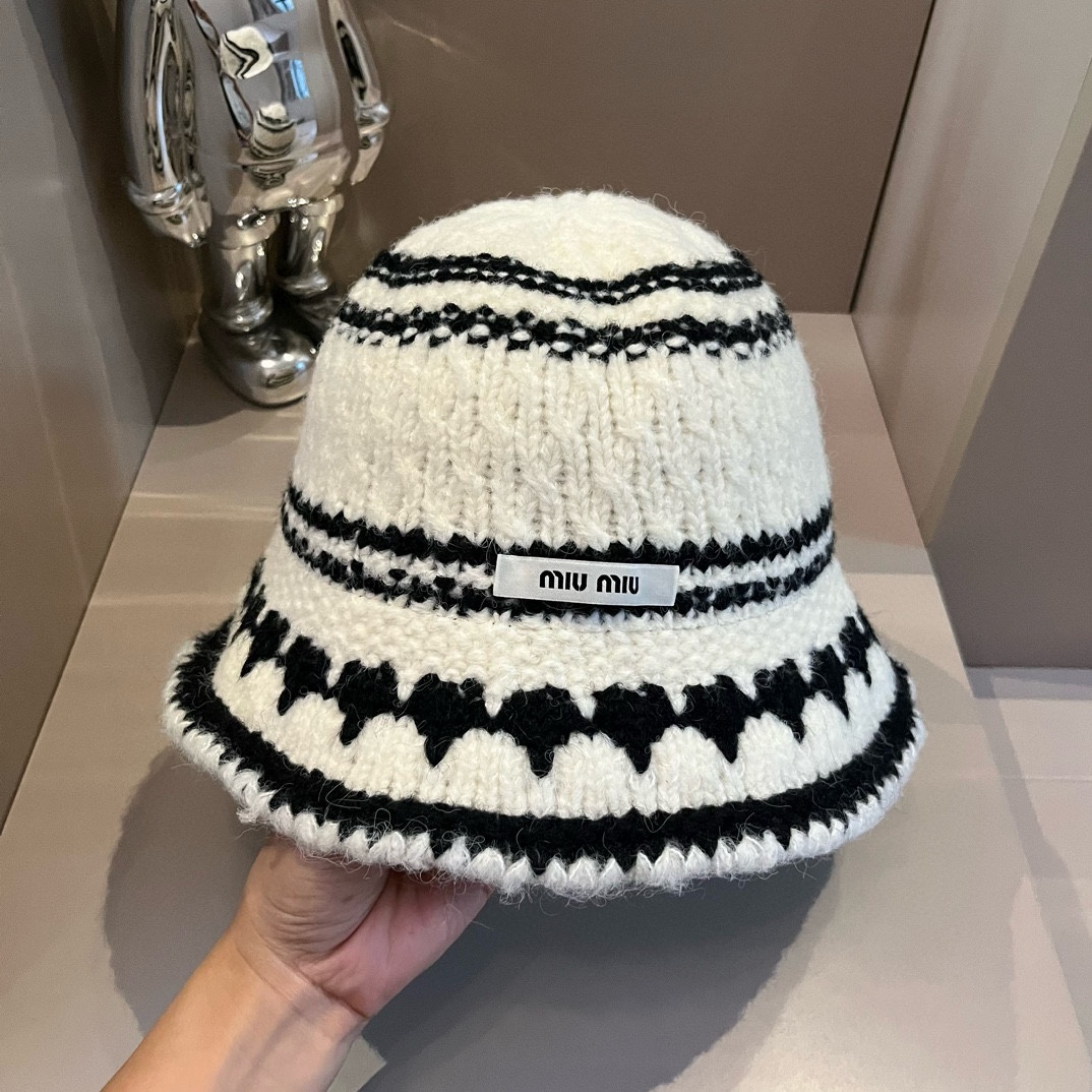 NO:216600,Miumiu new knitted fisherman hat, simple and versatile single product, head circumference 57cm hat, fisherman hat, baseball hat, knit hat, hat, miumiu, espadrilles, hats19860909缪缪miumiu新款针织渔夫帽,简约百搭单品、头围57cm帽子渔夫帽棒球帽针织帽,帽子,miumiu,espadrilles,hats,hat