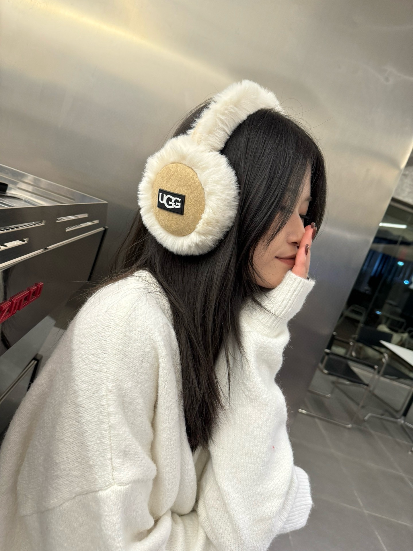 NO:216388,UGG new fur earmuffs, foldable hat, fisherman hat, baseball hat, knit hat, hat, espadrilles, hats19860909UGG新款毛毛耳罩,可折叠帽子渔夫帽棒球帽针织帽,帽子,espadrilles,hats,hat