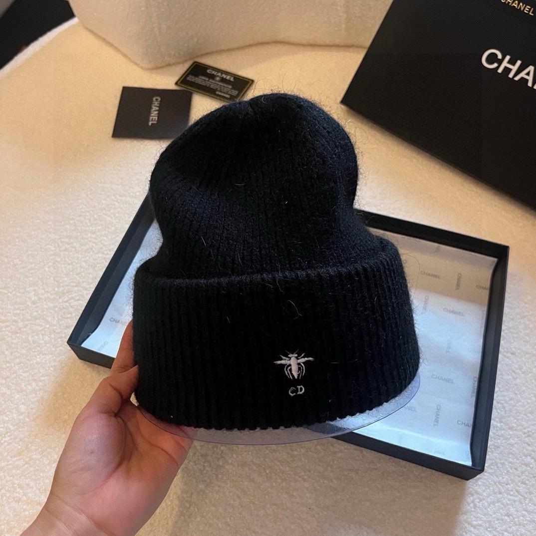 NO:217558,Special offer Dior embroidered wool hat, rabbit wool knit hat, autumn and winter warm artifact hat fisherman hat baseball hat knit hat, hat, dior, dior, espadrilles, hats19860909特价 Dior迪奥刺绣毛线帽,兔毛针织帽,秋冬保暖神器帽子渔夫帽棒球帽针织帽,帽子,dior,dior,espadrilles,hats,hat