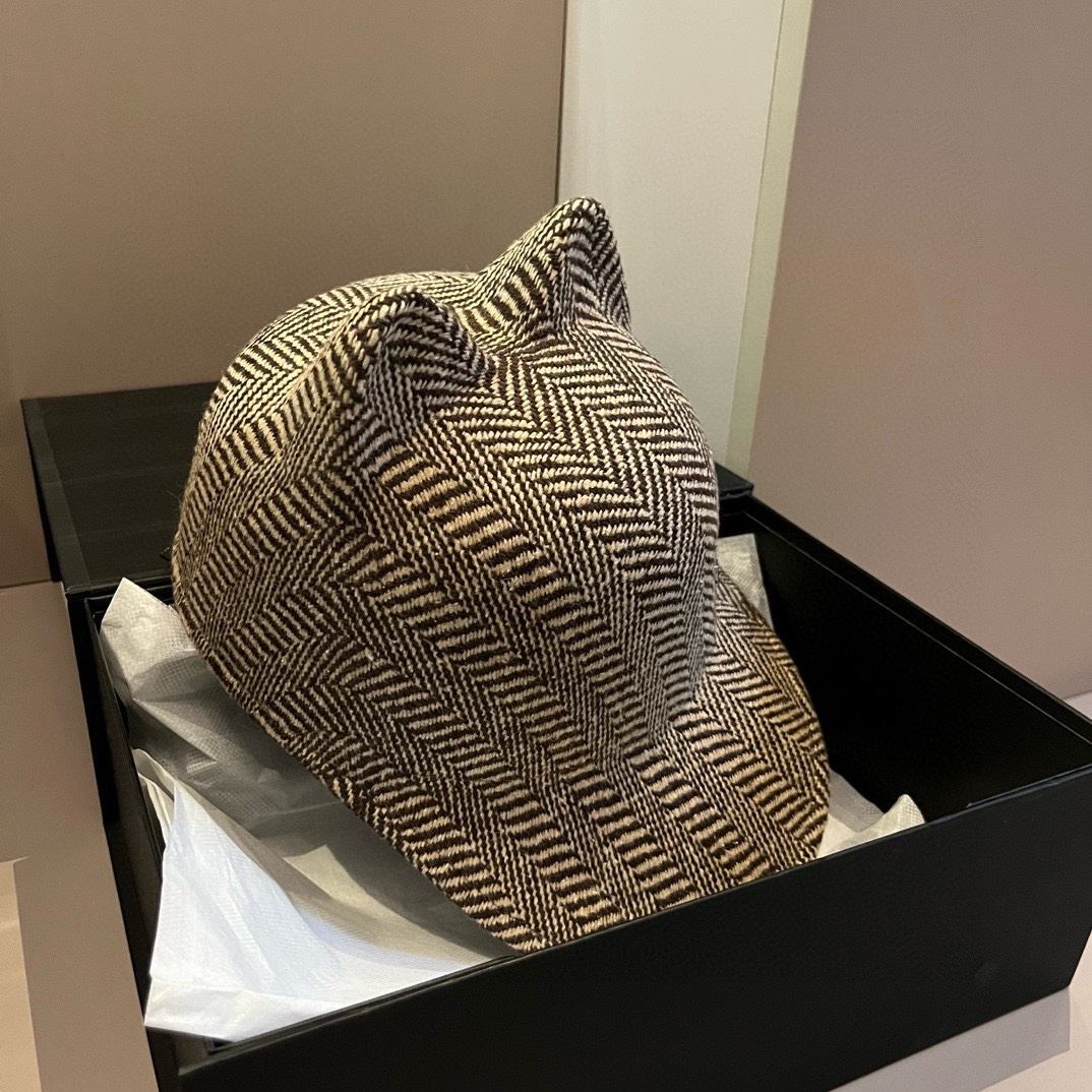 NO:217548,Hermes HERMES new cat ear knight hat, baseball cap, head circumference 57cm adjustable hat Fisherman hat Baseball cap Knit hat, hat, hermes, hermes, espadrilles, hats19860909爱马仕HERMES新款猫耳朵骑士帽,鸭舌帽,头围57cm 可调节帽子渔夫帽棒球帽针织帽,帽子,hermes,hermes,espadrilles,hats,hat