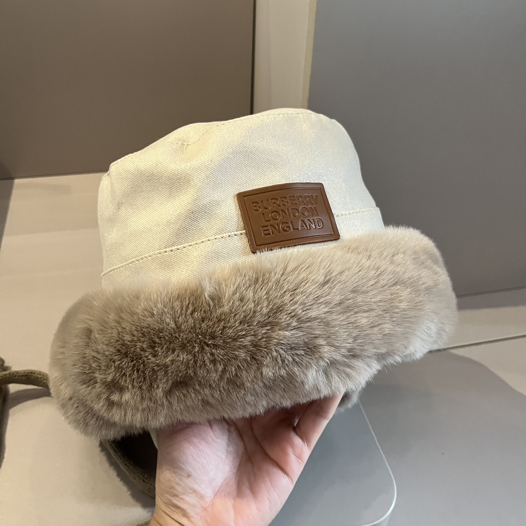 NO:217717,Burberry Burberry Burberry New ear protection hat, plus velvet inner lining, essential for warmth in autumn and winter, head circumference 57cm hat, fisherman hat, baseball hat, knit hat, hat, burberry, burberry, espadrilles, hats19860909巴宝莉Burberry巴宝莉新款护耳帽,加绒内里,秋冬保暖必备,头围57cm帽子渔夫帽棒球帽针织帽,帽子,burberry,burberry,espadrilles,hats,hat