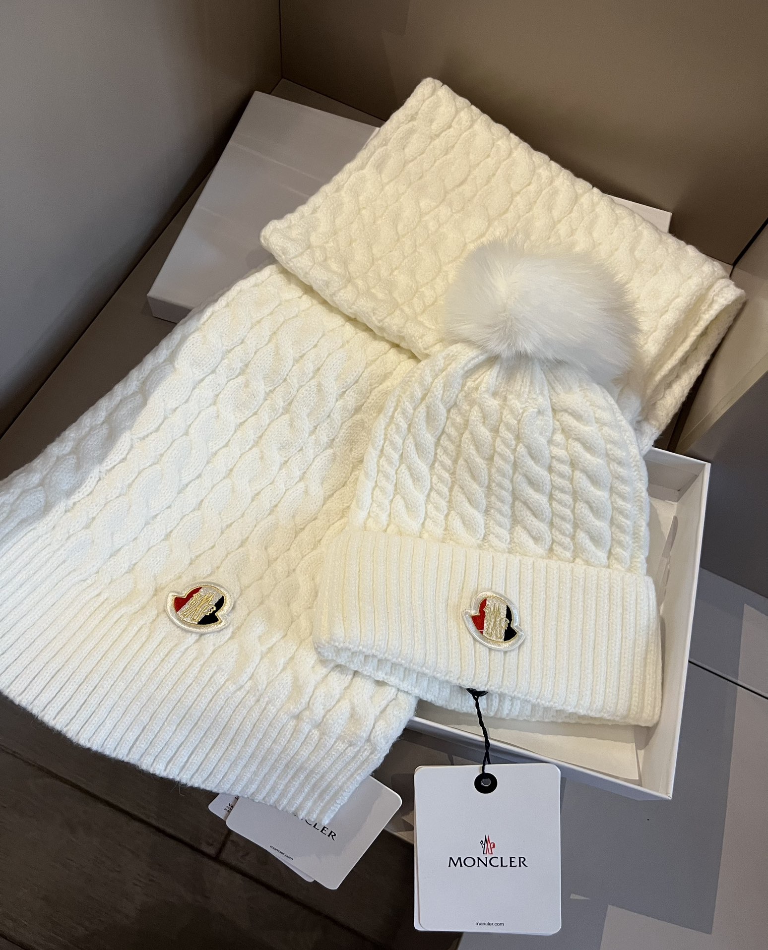 NO:217725,Banded knitted scarf hat set official hat fisherman hat baseball hat knit hat, hat, Moncler, espadrilles, hats19860909蒙口针织围巾帽子套装官方款帽子渔夫帽棒球帽针织帽,帽子,Moncler,espadrilles,hats,hat