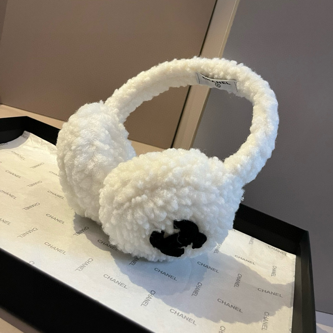 💰90¥

Chanel香奈儿耳包，保暖耳罩羊羔毛面料，简约大方