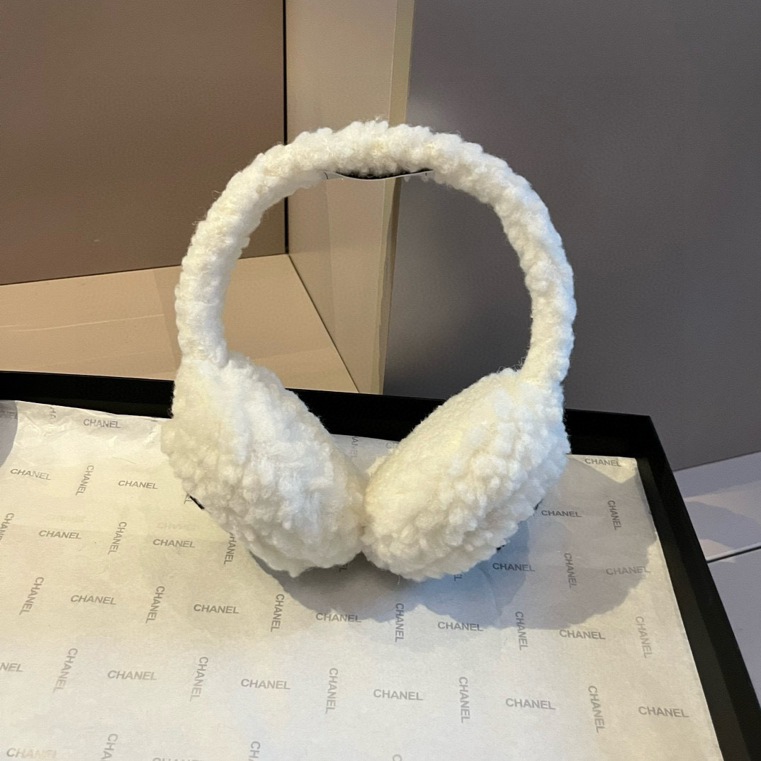 💰90¥

Chanel香奈儿耳包，保暖耳罩羊羔毛面料，简约大方