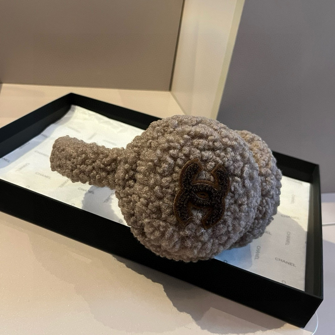 💰90¥

Chanel香奈儿耳包，保暖耳罩羊羔毛面料，简约大方