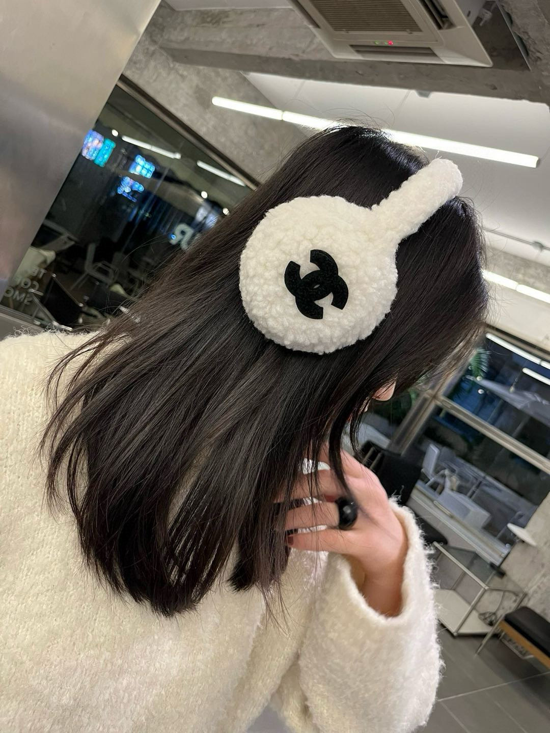 NO:219502,Chanel Chanel ear bags, warm earmuffs lamb fur fabric, simple and generous hat, fisherman hat, baseball hat, knit hat, hat, chanel, chanel, espadrilles, hats19860909Chanel香奈儿耳包,保暖耳罩羊羔毛面料,简约大方帽子渔夫帽棒球帽针织帽,帽子,chanel,chanel,espadrilles,hats,hat