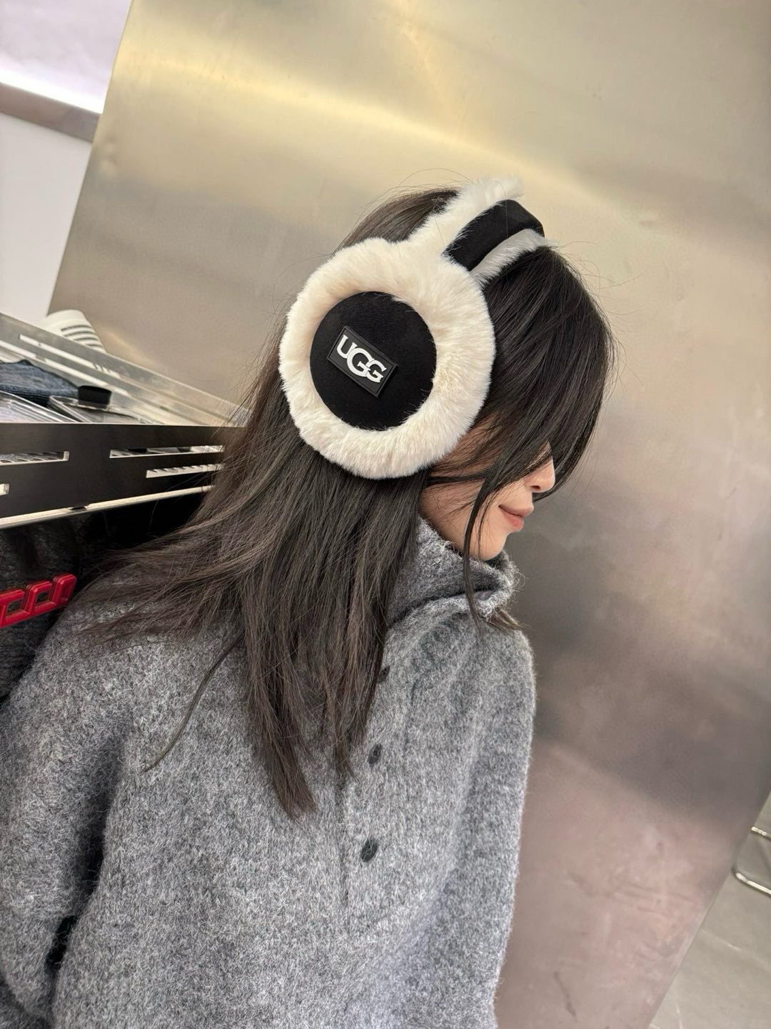 NO:219507,UGG new fur earmuffs, foldable hat, fisherman hat, baseball hat, knit hat, hat, espadrilles, hats19860909UGG新款毛毛耳罩,可折叠帽子渔夫帽棒球帽针织帽,帽子,espadrilles,hats,hat