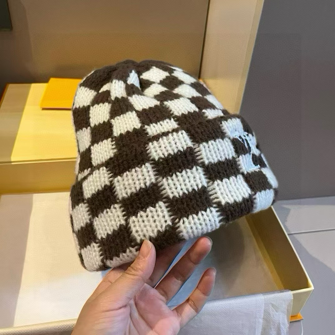 NO:220099,Lv Louis Vuitton checkerboard knitted wool hat, universal hat, fisherman hat, baseball hat, knit hat, hat, louis vuitton, louis vuitton, espadrilles, hats19860909Lv路易威登棋盘格针织毛线帽,男女通用款帽子渔夫帽棒球帽针织帽,帽子,louis vuitton,louis vuitton,espadrilles,hats,hat