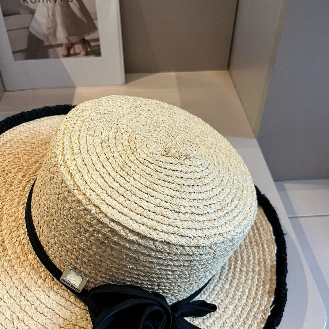 💰100
缪缪miumiu拉菲草帽，平顶礼帽，拉菲草制作，高端定制，头围57cm