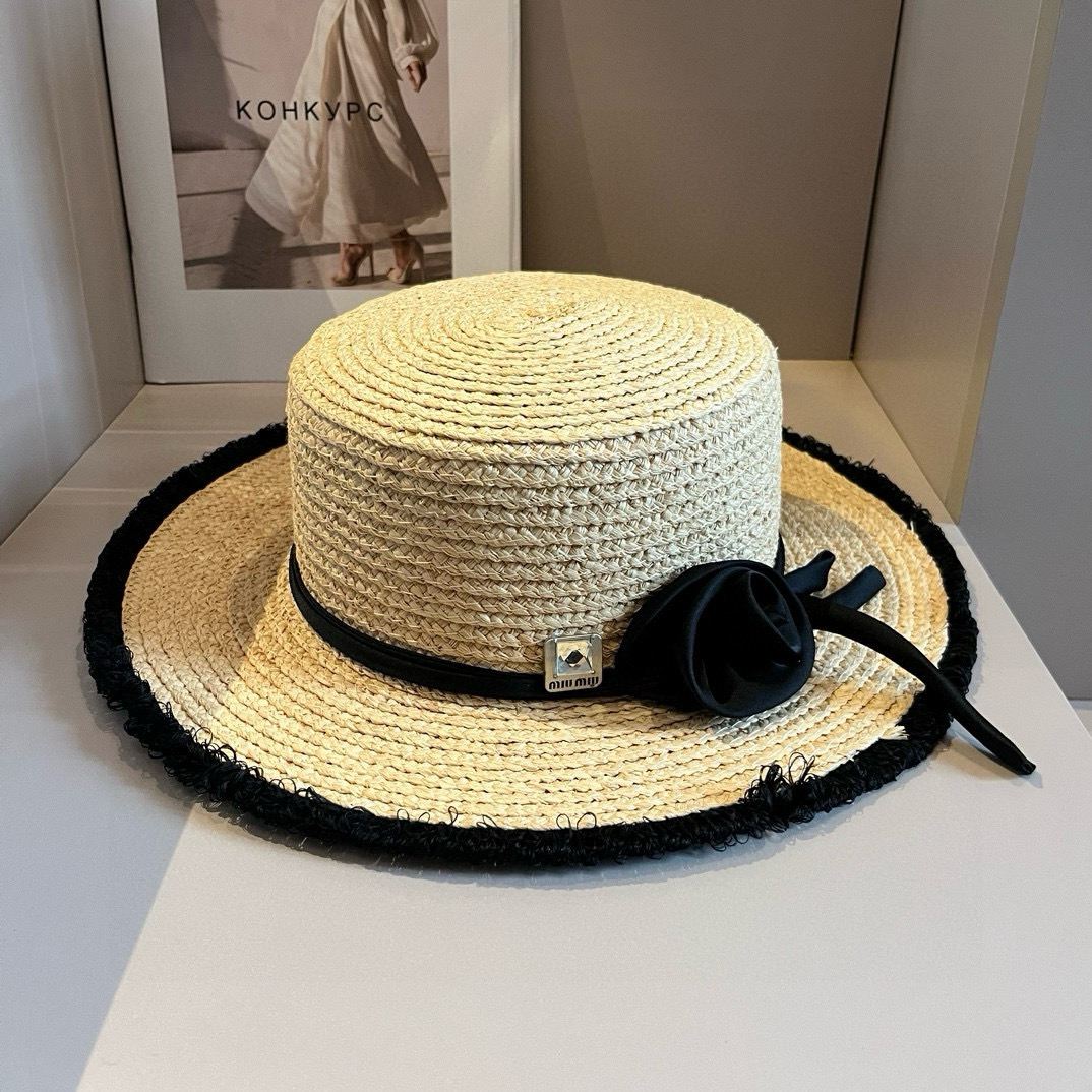 💰100
缪缪miumiu拉菲草帽，平顶礼帽，拉菲草制作，高端定制，头围57cm