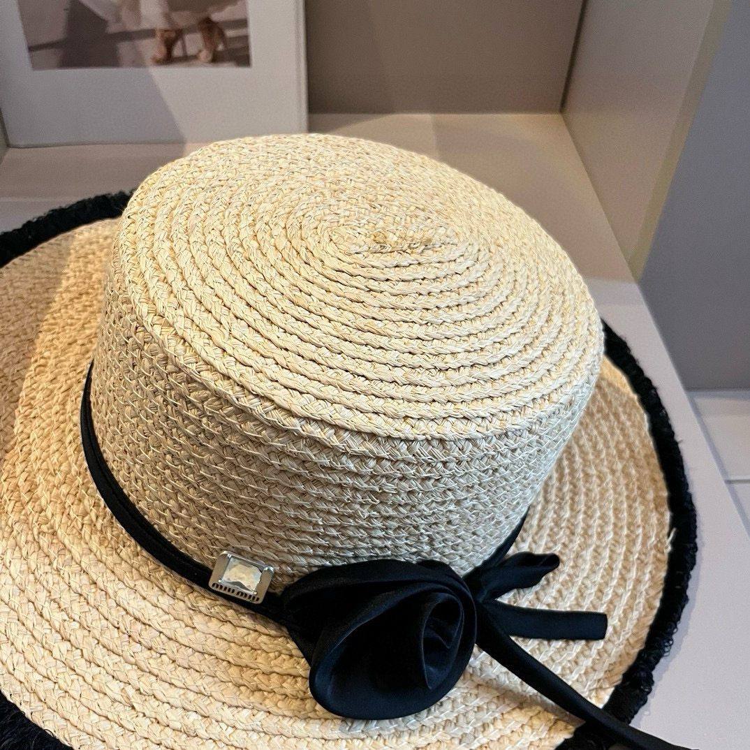 💰100
缪缪miumiu拉菲草帽，平顶礼帽，拉菲草制作，高端定制，头围57cm