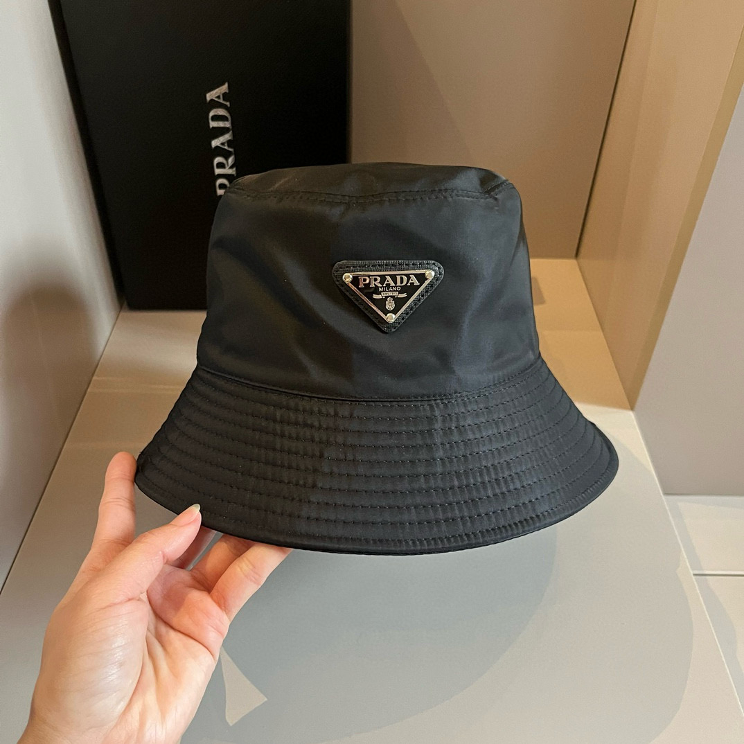 💰65¥

PRADA普拉达渔夫帽，帆布帽，头围57cm