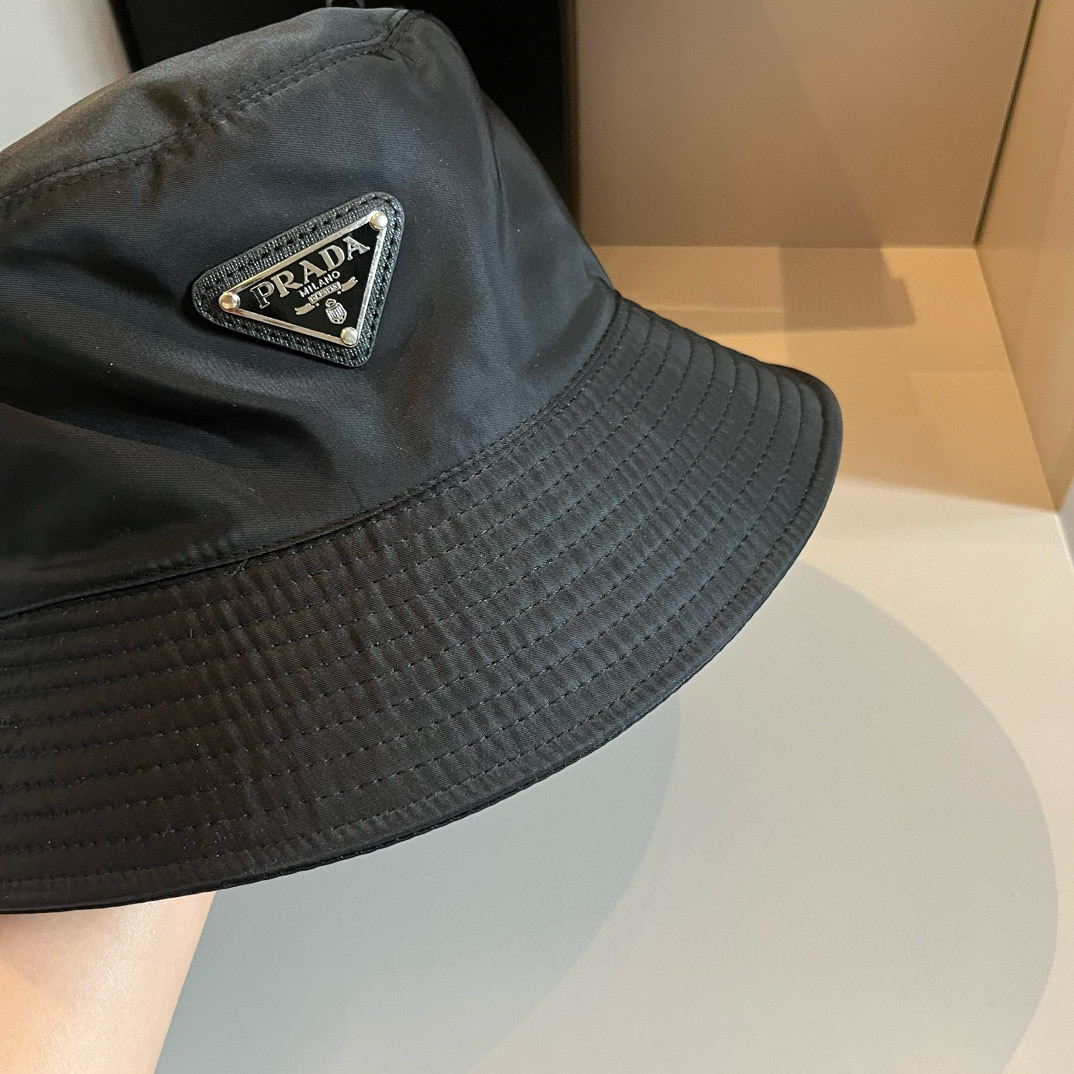💰65¥

PRADA普拉达渔夫帽，帆布帽，头围57cm