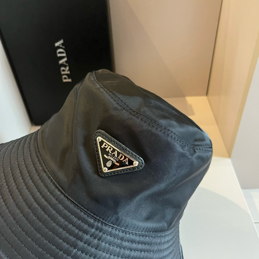 💰65¥

PRADA普拉达渔夫帽，帆布帽，头围57cm