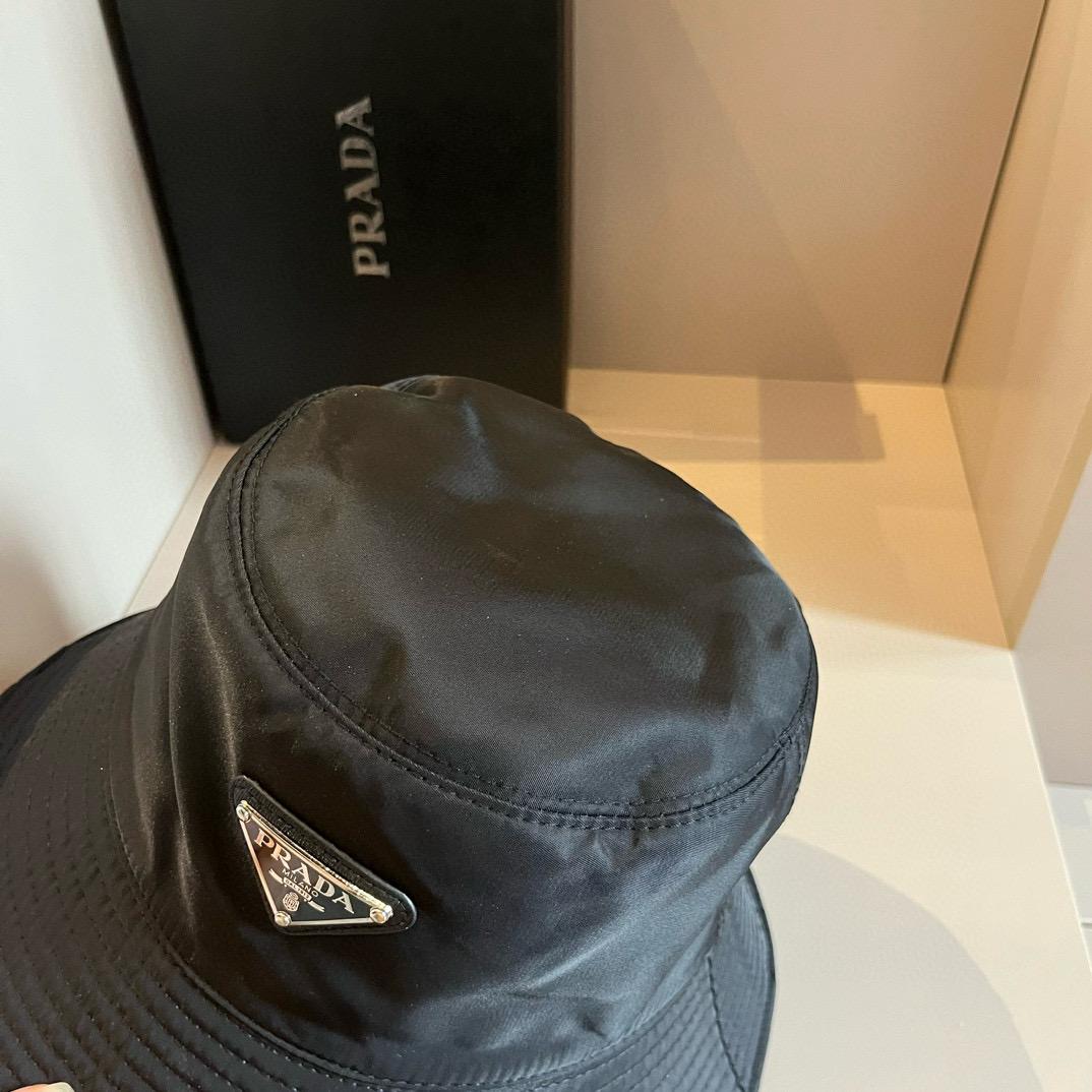 💰65¥

PRADA普拉达渔夫帽，帆布帽，头围57cm