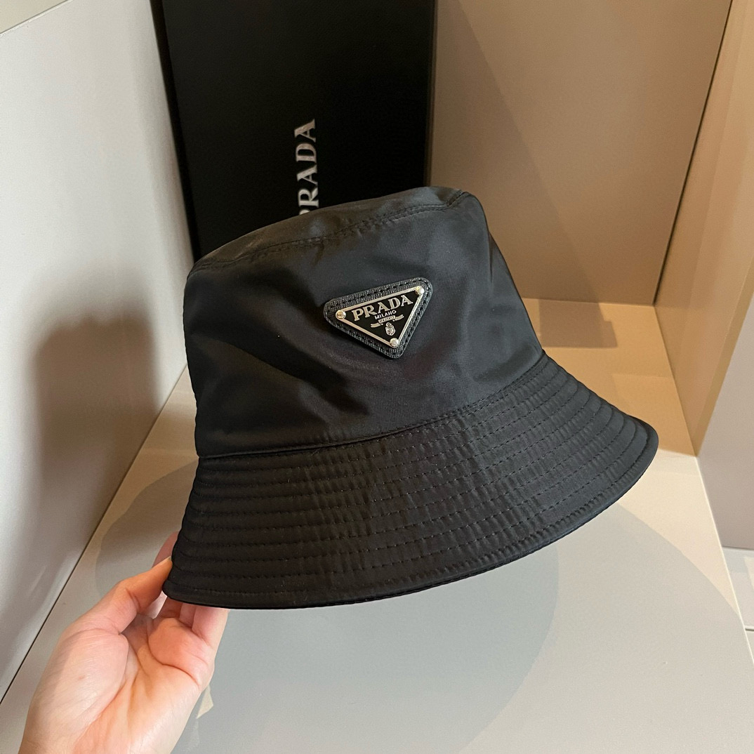 💰65¥

PRADA普拉达渔夫帽，帆布帽，头围57cm