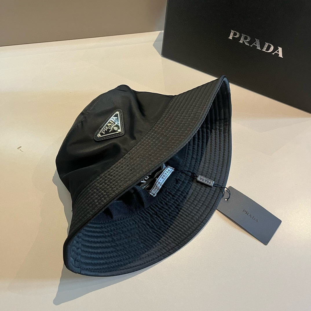 💰65¥

PRADA普拉达渔夫帽，帆布帽，头围57cm