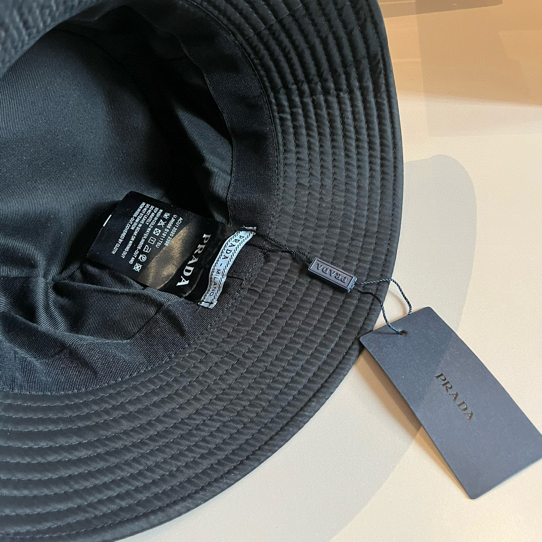 💰65¥

PRADA普拉达渔夫帽，帆布帽，头围57cm