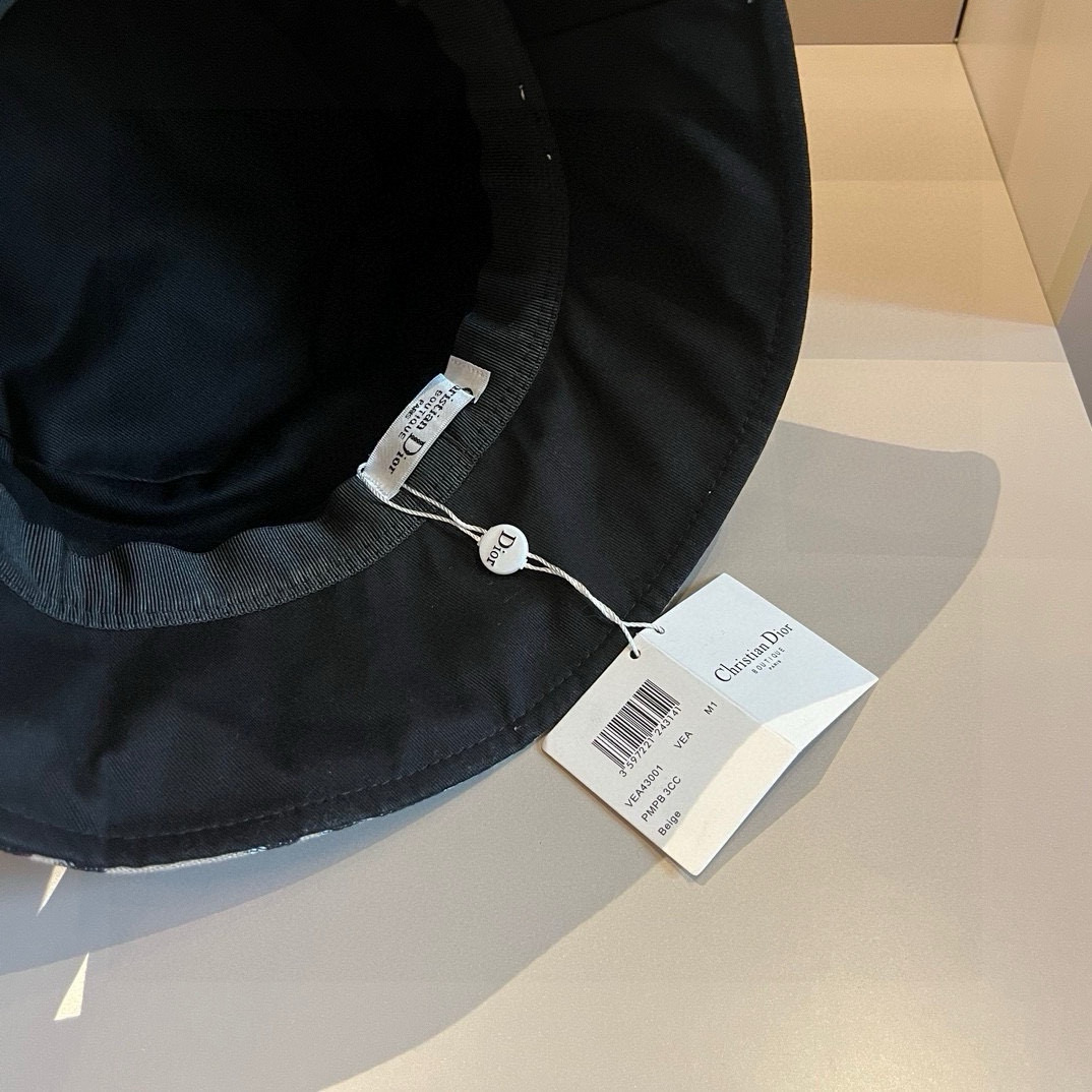 💰70¥

Dior迪奥新款陵格渔夫帽，专柜新品，男女通用款头围57cm