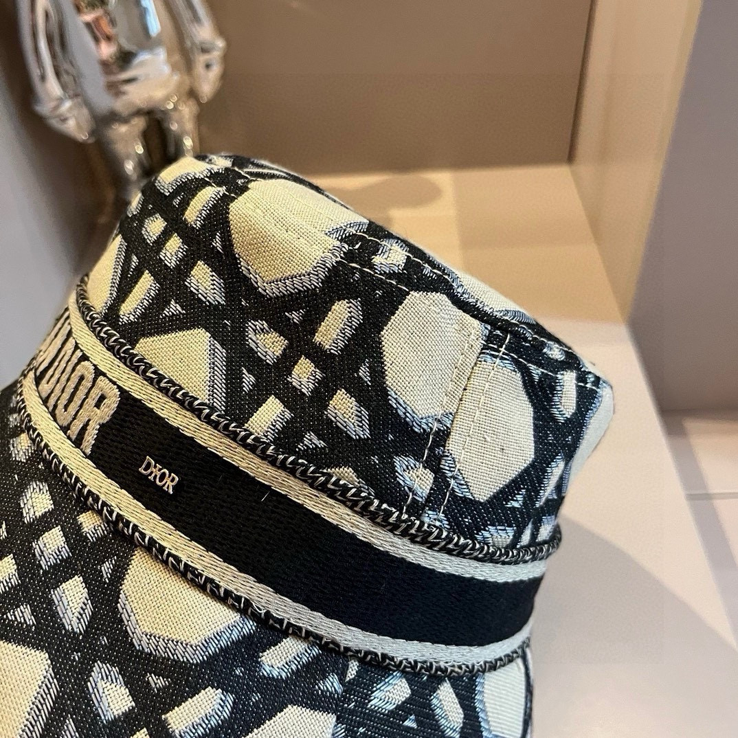 💰70¥

Dior迪奥新款陵格渔夫帽，专柜新品，男女通用款头围57cm