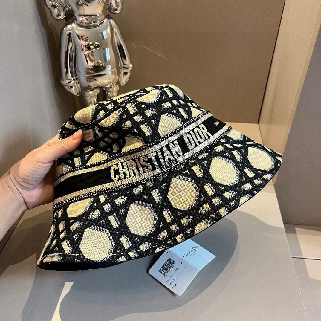 💰70¥

Dior迪奥新款陵格渔夫帽，专柜新品，男女通用款头围57cm