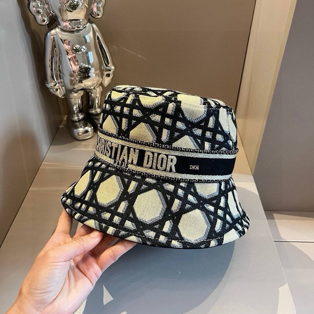 💰70¥

Dior迪奥新款陵格渔夫帽，专柜新品，男女通用款头围57cm