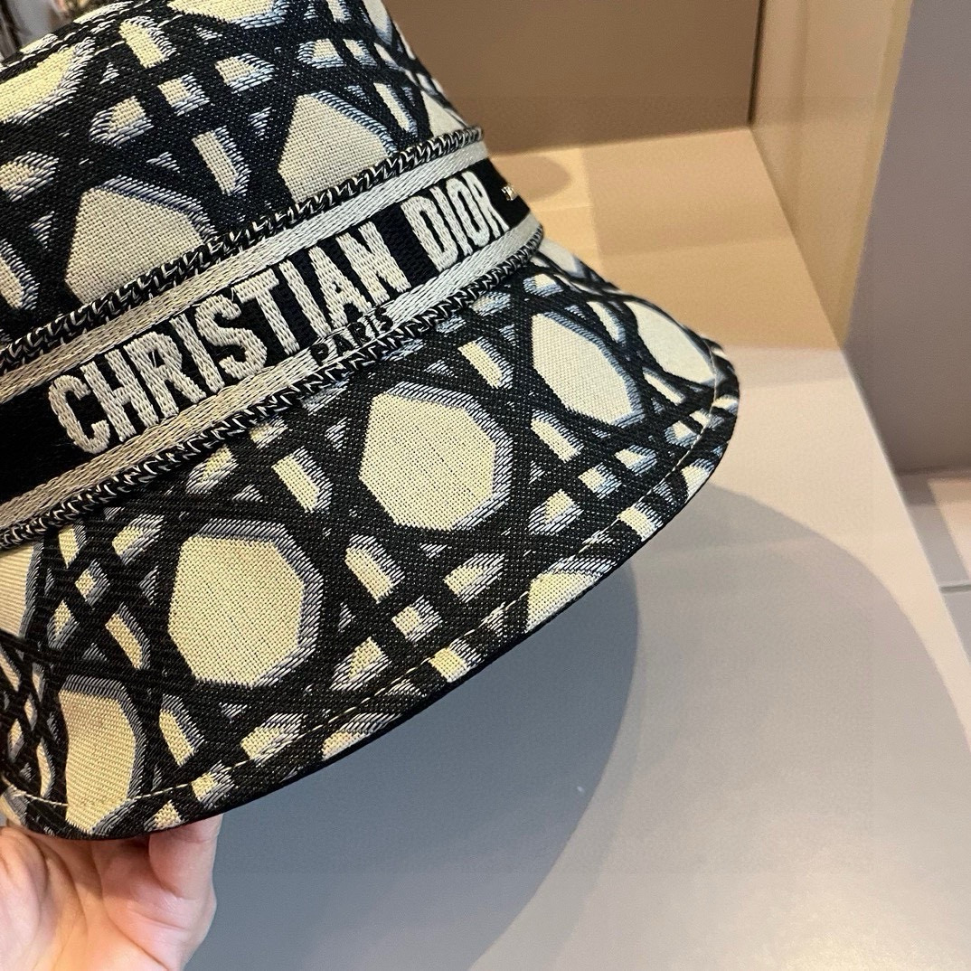 💰70¥

Dior迪奥新款陵格渔夫帽，专柜新品，男女通用款头围57cm