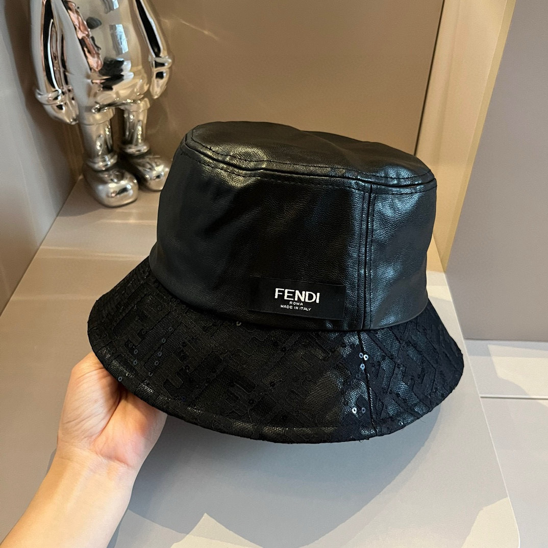 💰75¥
芬迪FF新款渔夫帽，洗水皮面料，头围57cm