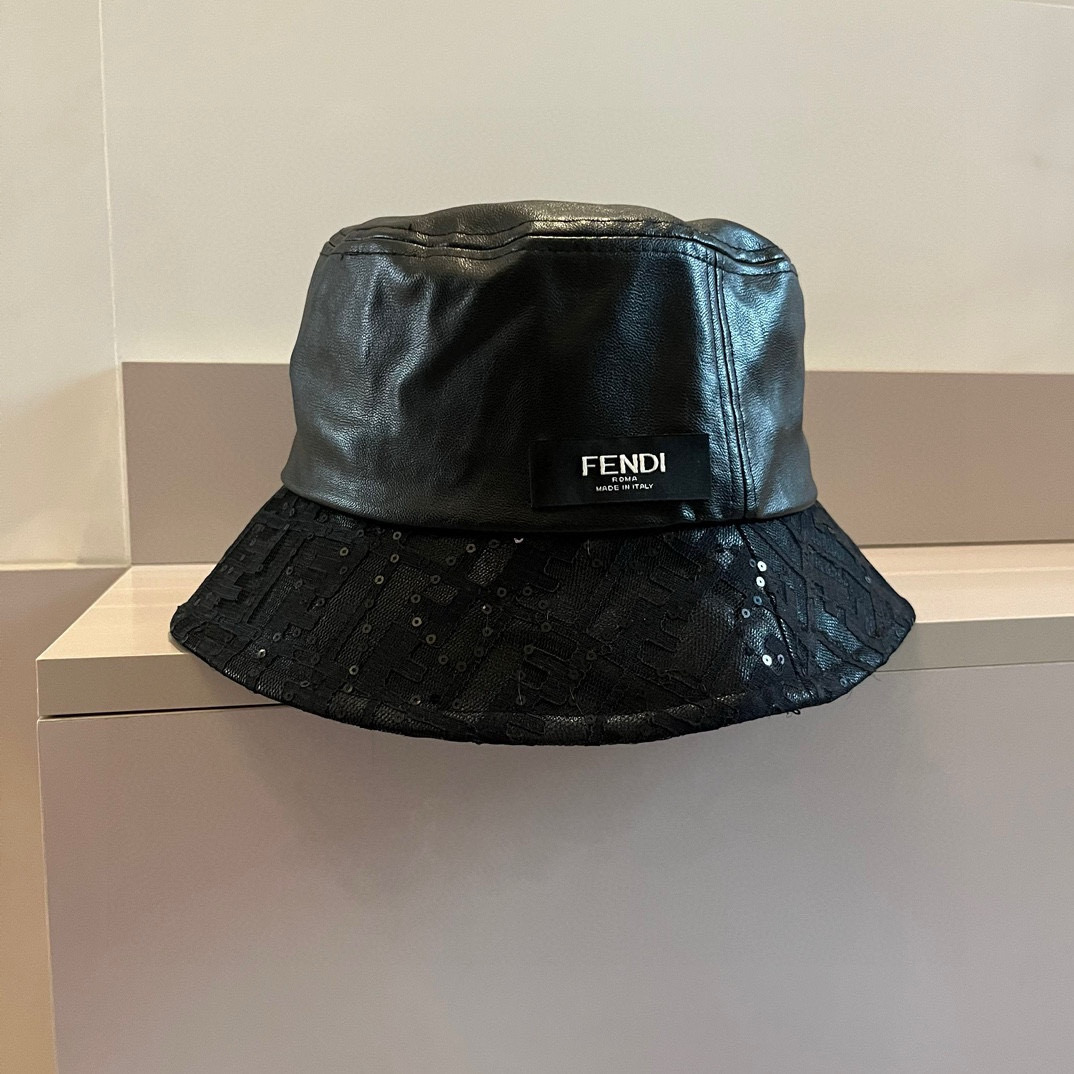 💰75¥
芬迪FF新款渔夫帽，洗水皮面料，头围57cm