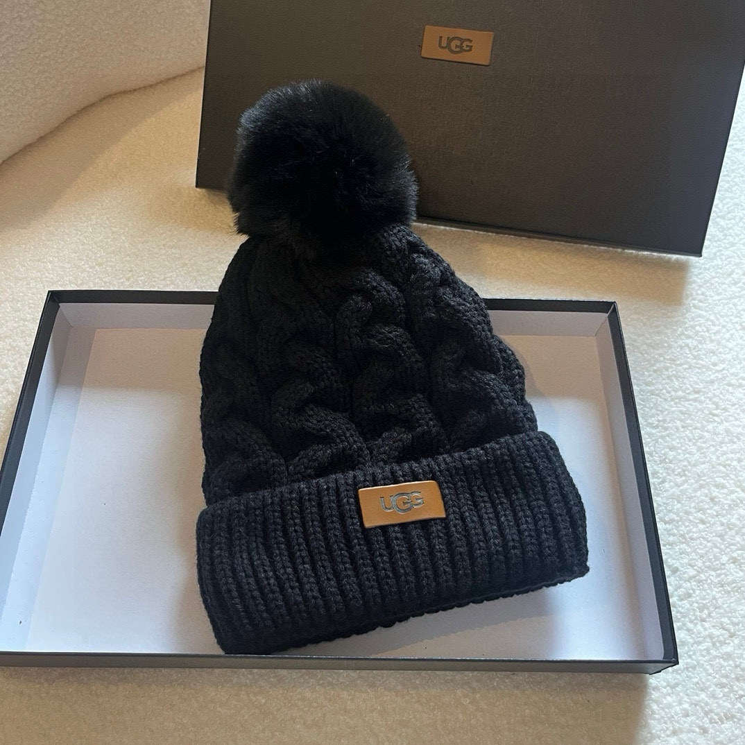 Ugg’s New Fur Hat for Autumn and Winter: Warmth and Style in Four Colors - 图片 3