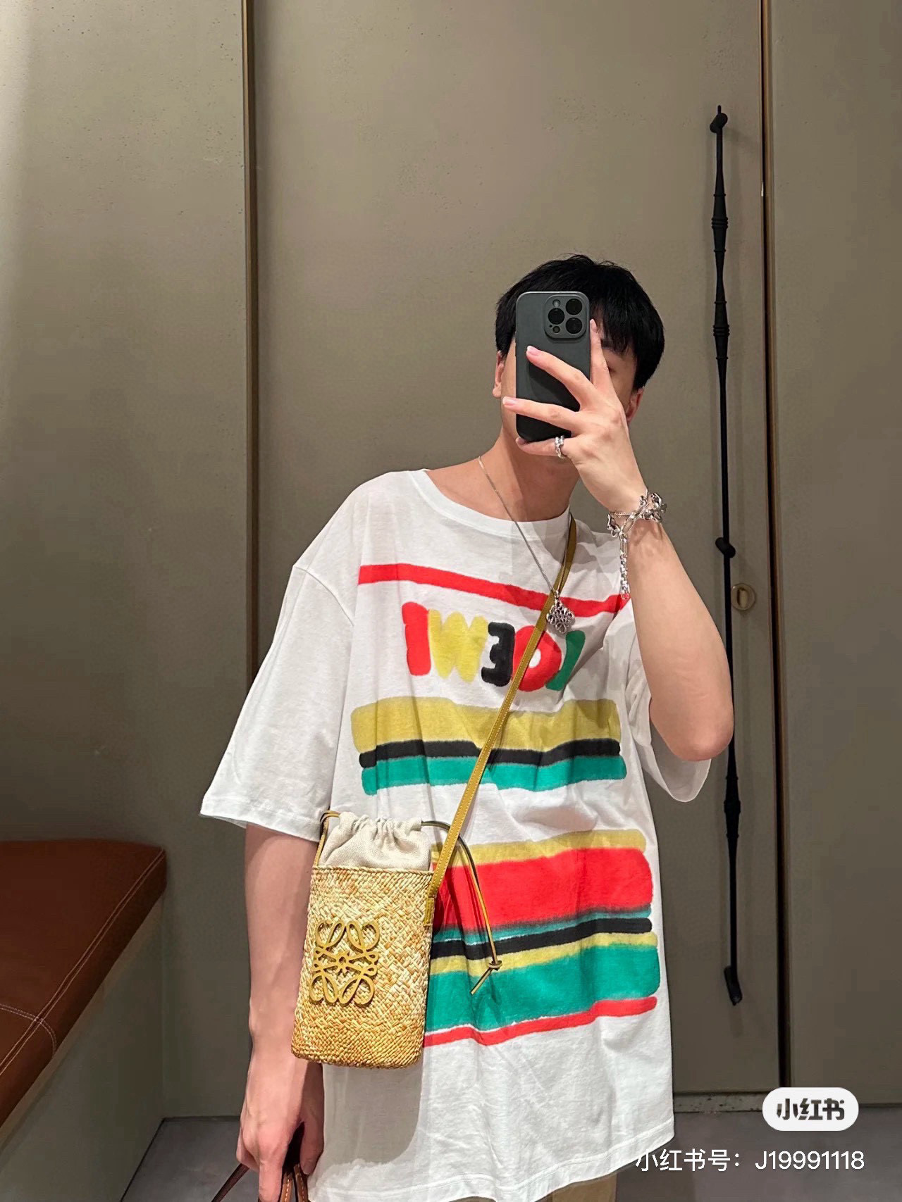 “Loewe Bucket Bag: Perfect Summer Accessory for a Stylish Look”