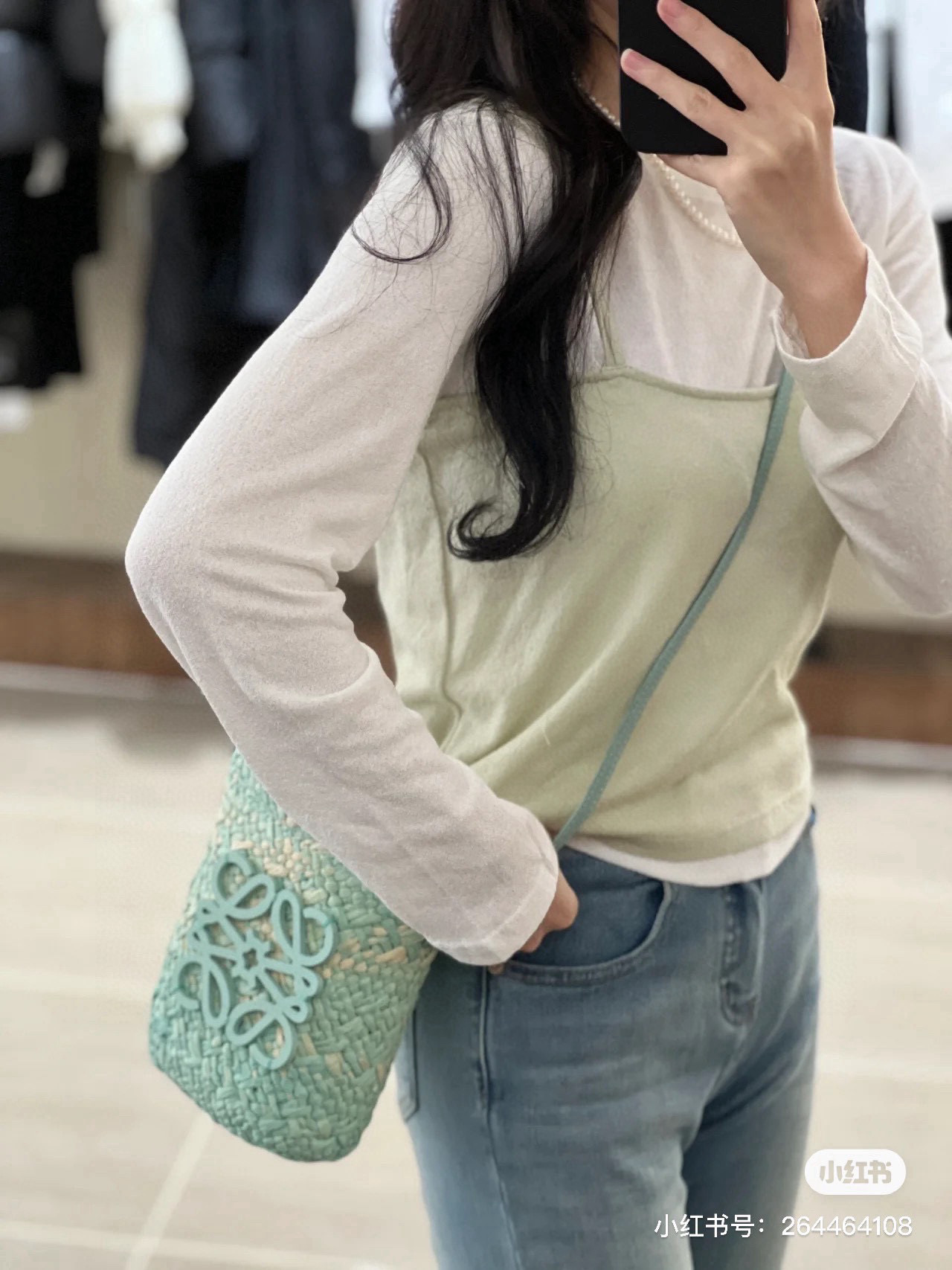 “Loewe Bucket Bag: Perfect Summer Accessory for a Fresh Look” - 图片 2