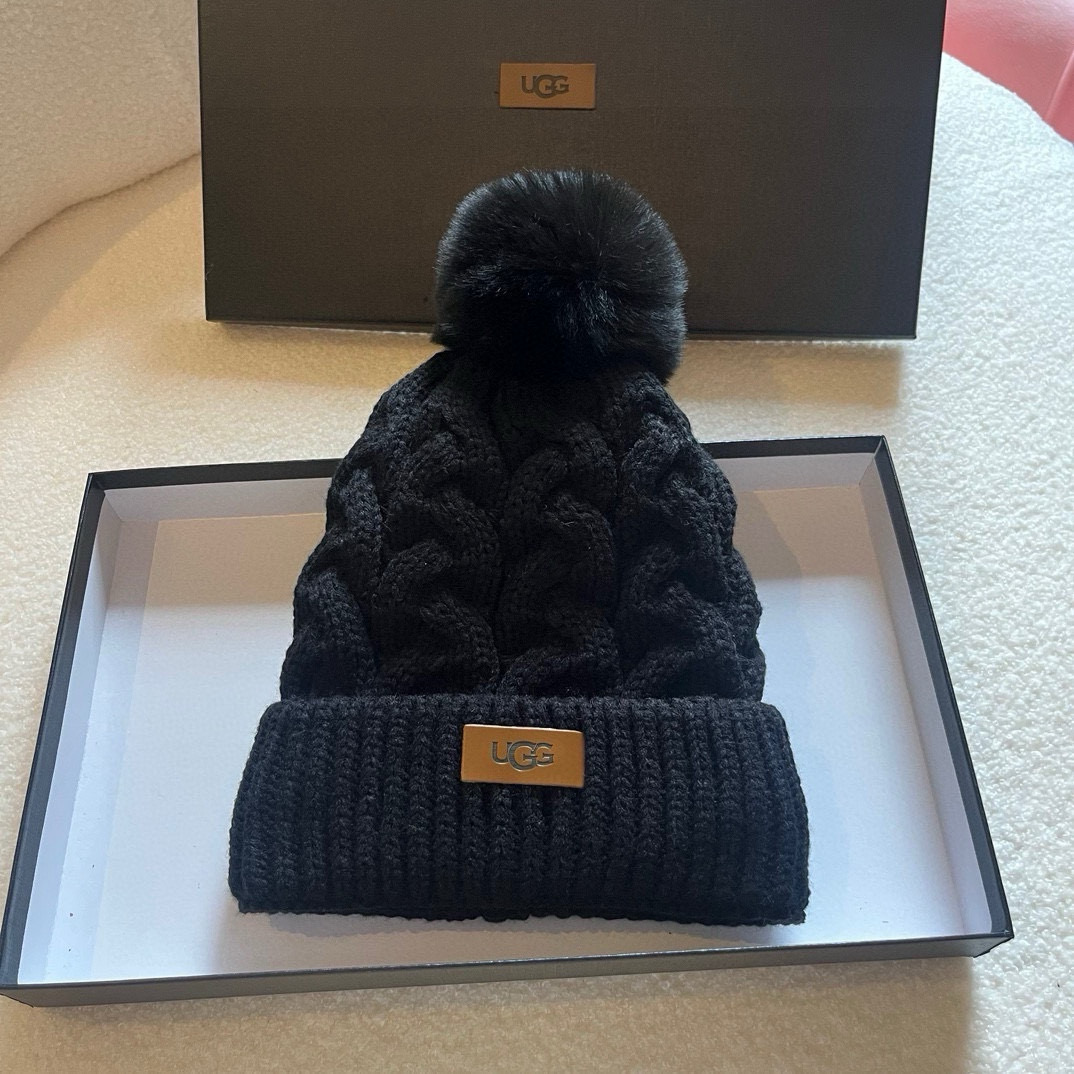 Ugg’s New Fur Hat for Autumn and Winter: Warm and Stylish in Four Colors - 图片 4