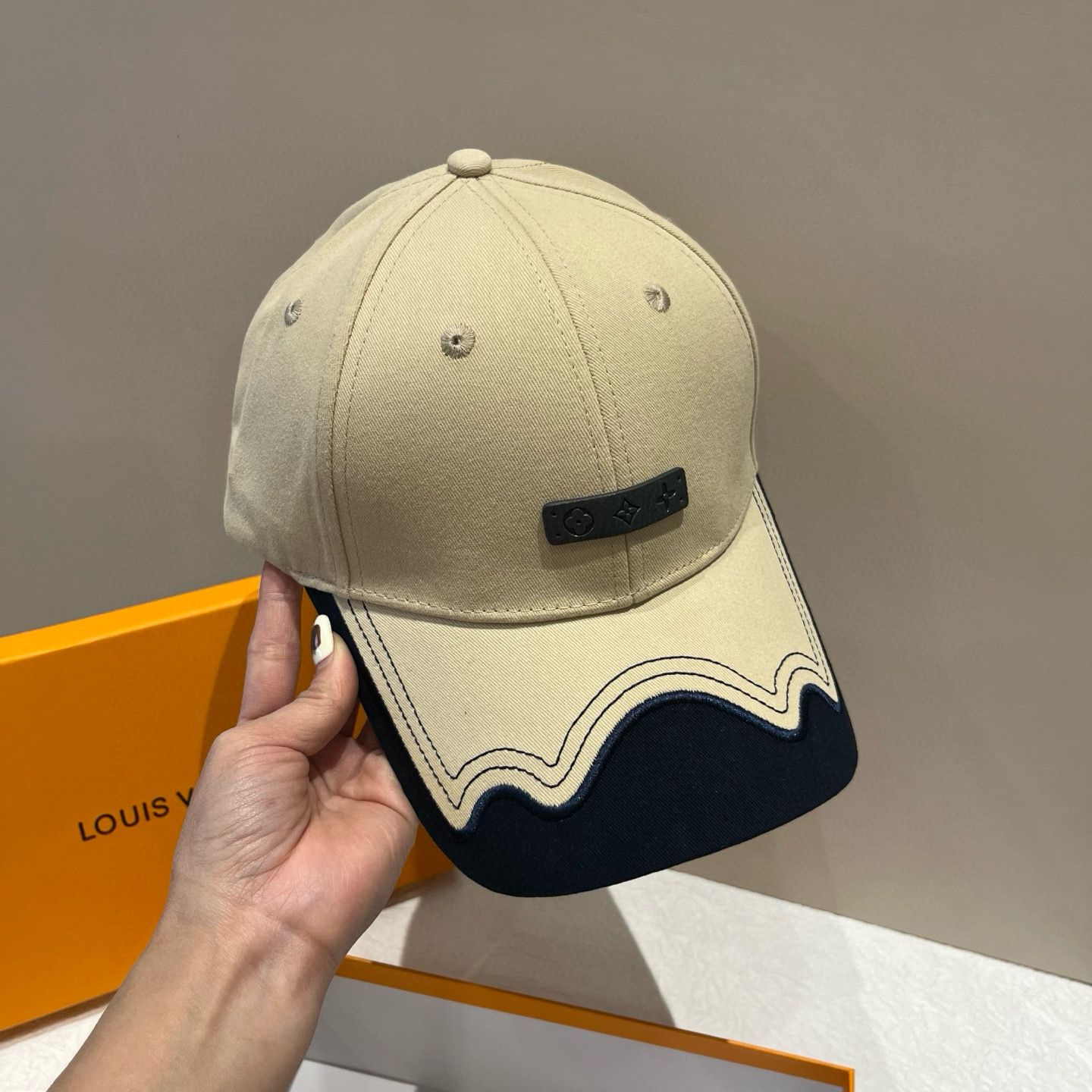 NO:220693,LV Louis Vuitton new baseball cap, head circumference 57cm hat, fisherman hat baseball hat knit hat, hat, louis vuitton, louis vuitton, espadrilles, hats19860909LV路易威登新款鸭舌帽,头围57cm帽子渔夫帽棒球帽针织帽,帽子,louis vuitton,louis vuitton,espadrilles,hats,hat