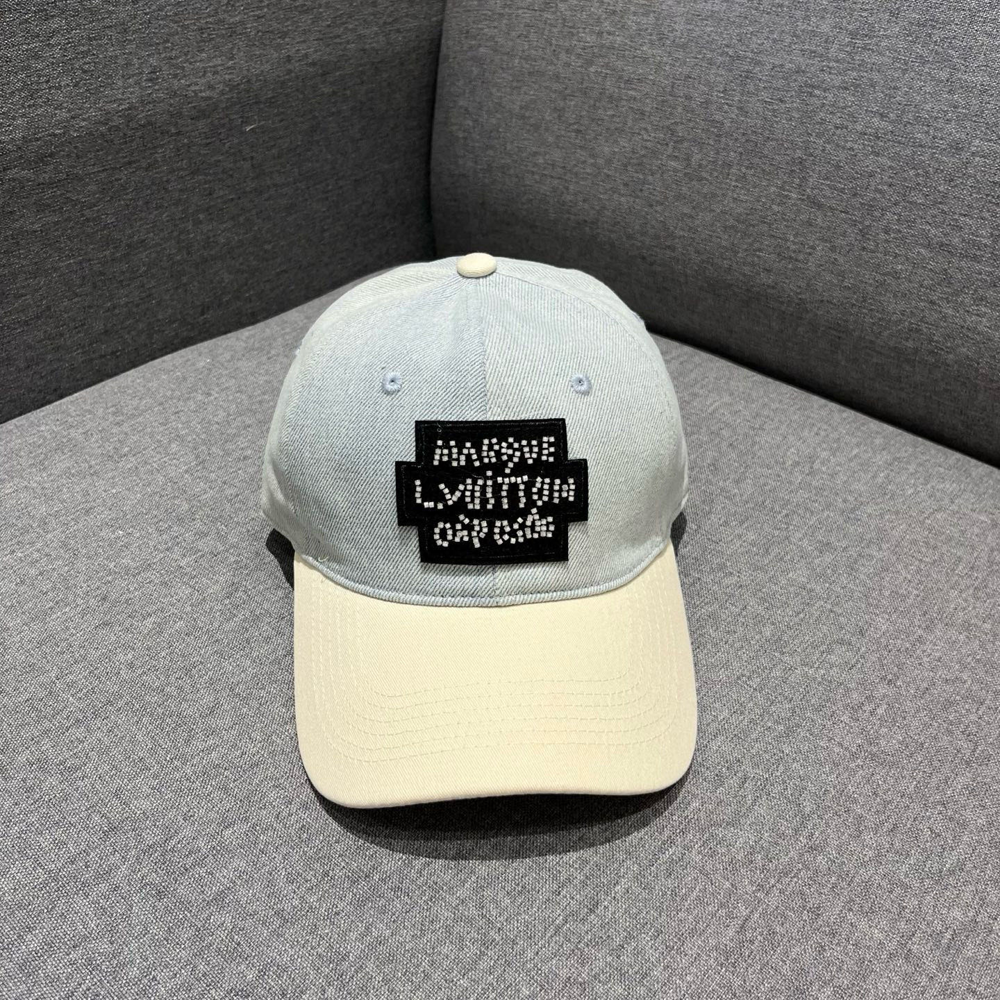 NO:220695,LV Louis Vuitton new denim baseball cap, head circumference 57cm hat, fisherman hat baseball cap knit hat, hat, louis vuitton, louis vuitton, espadrilles, hats19860909LV路易威登新款牛仔鸭舌帽,头围57cm帽子渔夫帽棒球帽针织帽,帽子,louis vuitton,louis vuitton,espadrilles,hats,hat
