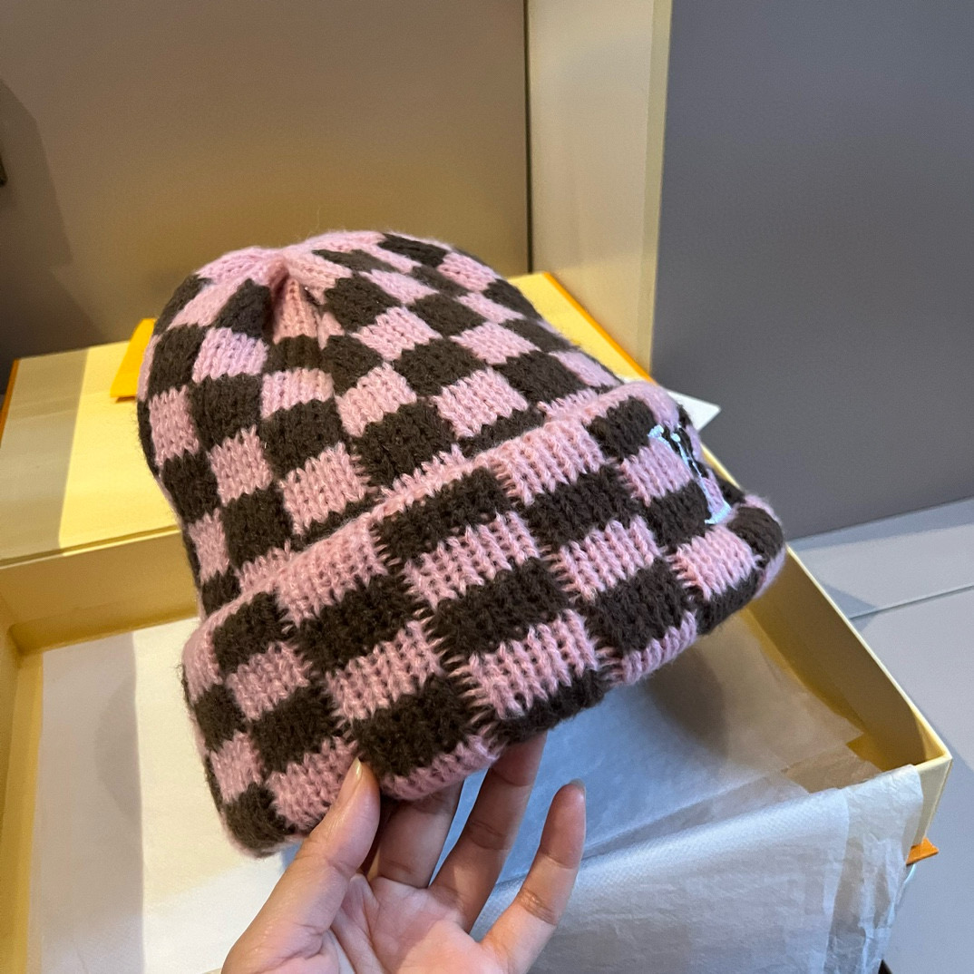 NO:220697,Lv Louis Vuitton checkerboard knitted wool hat, universal hat, fisherman hat, baseball hat, knit hat, hat, louis vuitton, louis vuitton, espadrilles, hats19860909Lv路易威登棋盘格针织毛线帽,男女通用款帽子渔夫帽棒球帽针织帽,帽子,louis vuitton,louis vuitton,espadrilles,hats,hat