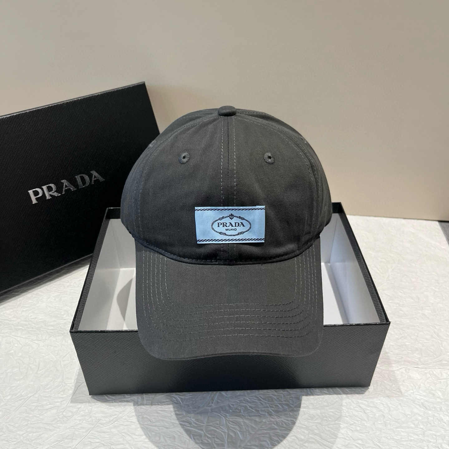 NO:220704,Prada Prada 2025 new baseball cap, universal men and women, head circumference 57cm hat, fisherman hat baseball hat knit hat, hat, prada, prada, espadrilles, hats19860909普拉达Prada2025新款鸭舌帽,男女通用、头围57cm帽子渔夫帽棒球帽针织帽,帽子,prada,prada,espadrilles,hats,hat