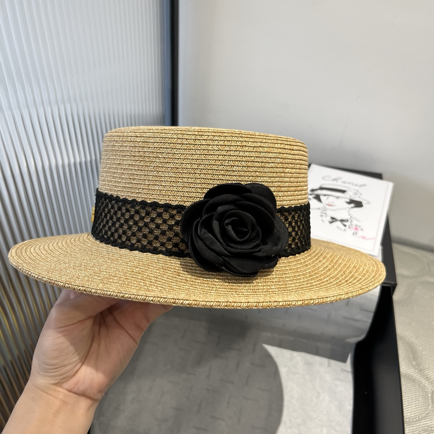 NO:221580,Miumiu Miu new sun hat, top hat, fine straw making, head circumference 57cm hat, fisherman hat baseball hat knit hat, hat, miumiu, espadrilles, hats19860909miumiu缪缪新款遮阳帽,平顶礼帽,细草制作,头围57cm帽子渔夫帽棒球帽针织帽,帽子,miumiu,espadrilles,hats,hat