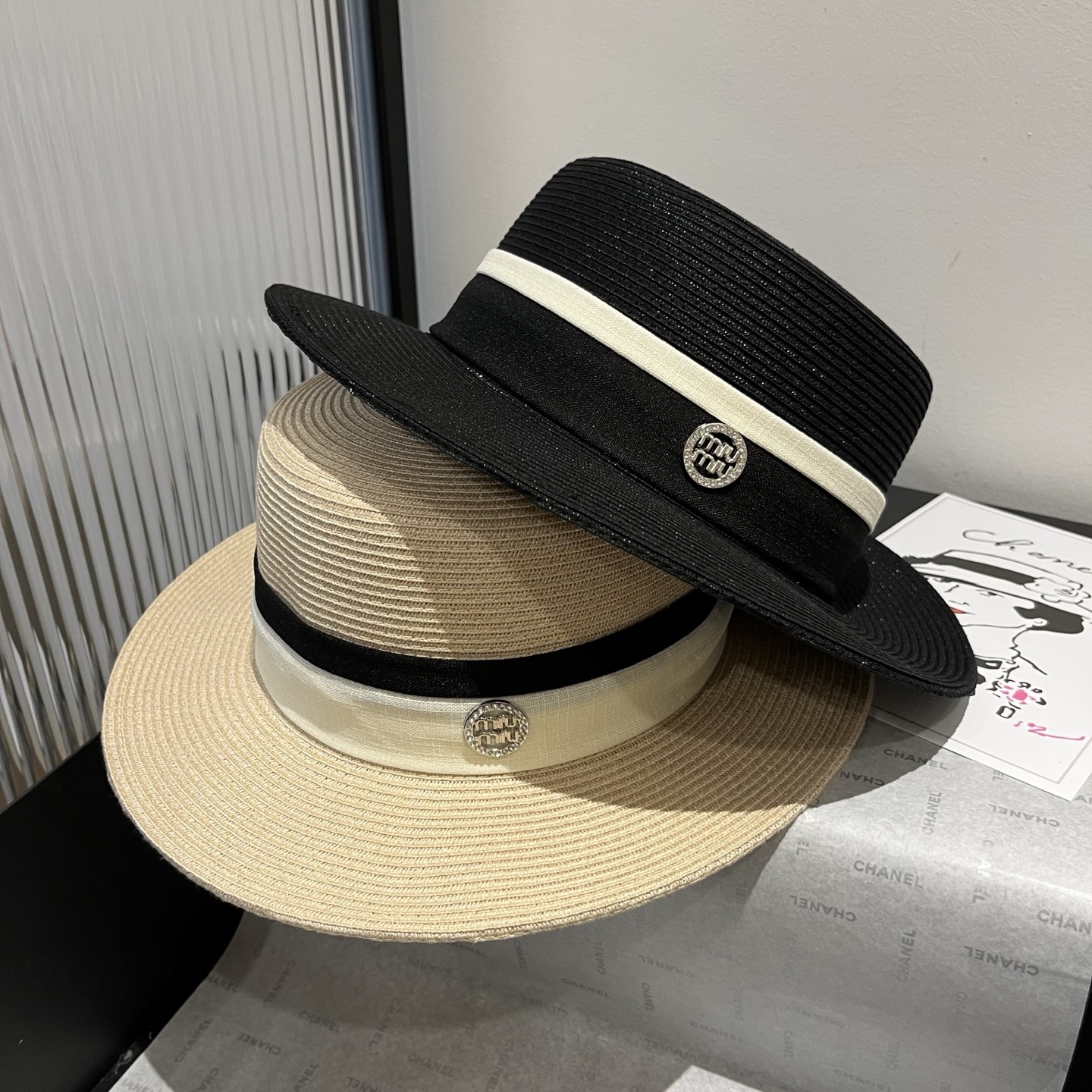 P
miumiu缪缪新款平顶礼帽，PP草面料，头围57cm