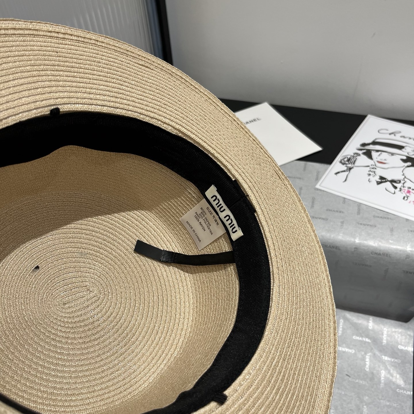P
miumiu缪缪新款平顶礼帽，PP草面料，头围57cm