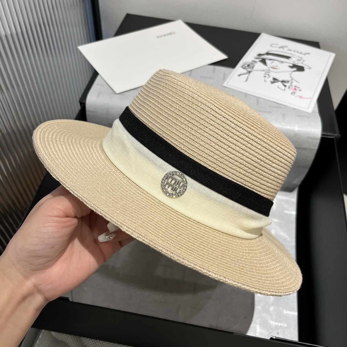 P
miumiu缪缪新款平顶礼帽，PP草面料，头围57cm