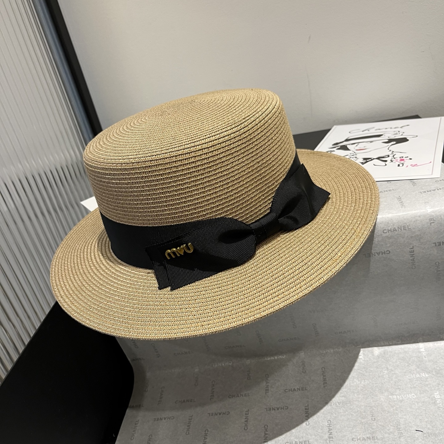NO:222354,Miumiu Miu new top hat, Taiwan PP grass fabric, high-end customization, head circumference 57cm hat, fisherman hat, baseball hat, knit hat, hat, miumiu, espadrilles, hats19860909miumiu缪缪新款平顶礼帽,台湾PP草面料,高级定制,头围57cm帽子渔夫帽棒球帽针织帽,帽子,miumiu,espadrilles,hats,hat