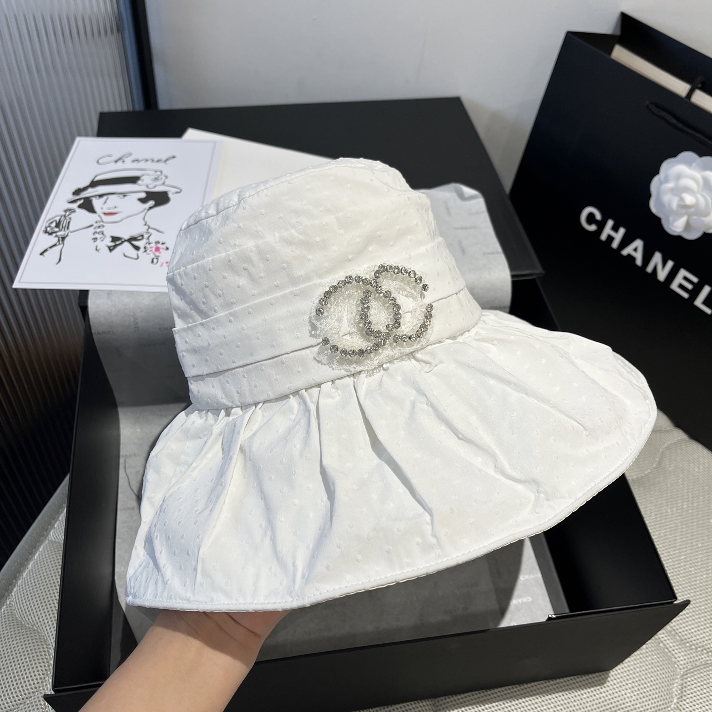 NO:222424,Chanel Chanel new ruffled sun hat, UV-proof inner lining, head circumference 57cm hat, fisherman hat baseball hat knit hat, hat, chanel, chanel, espadrilles, hats19860909Chanel香奈儿新款荷叶边遮阳帽、防紫外线内里,头围57cm帽子渔夫帽棒球帽针织帽,帽子,chanel,chanel,espadrilles,hats,hat