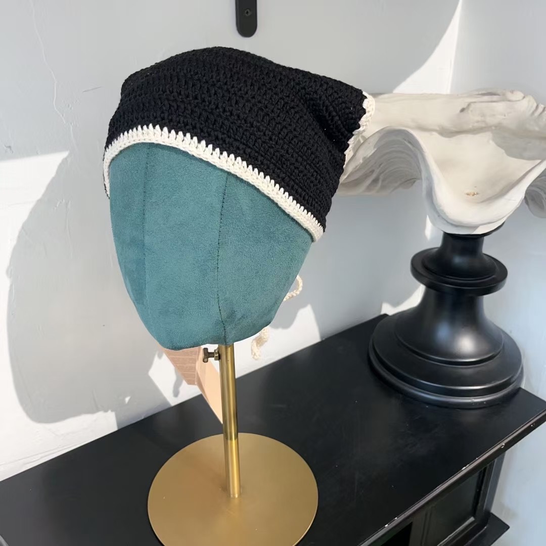 NO:223466,Miumiu Miumi triangle scarf, official hat, straw hat, fisherman hat, baseball hat, knit hat, hat, miumiu, espadrilles, hats19860909miumiu缪缪三角巾,官方款帽子草帽渔夫帽棒球帽针织帽,帽子,miumiu,espadrilles,hats,hat