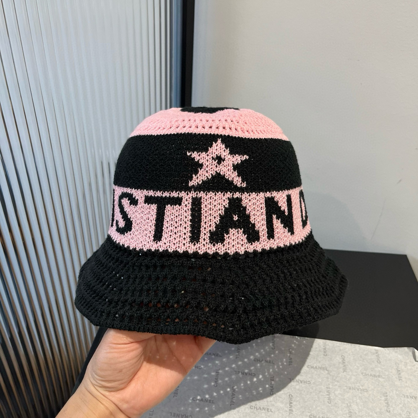 NO:223512,Dior new knitted fisherman hat, hand-catch knitted hat, straw hat, fisherman hat, baseball hat, knitted hat, hat, dior, dior, espadrilles, hats19860909Dior迪奥新款针织渔夫帽,手抓针织帽帽子草帽渔夫帽棒球帽针织帽,帽子,dior,dior,espadrilles,hats,hat